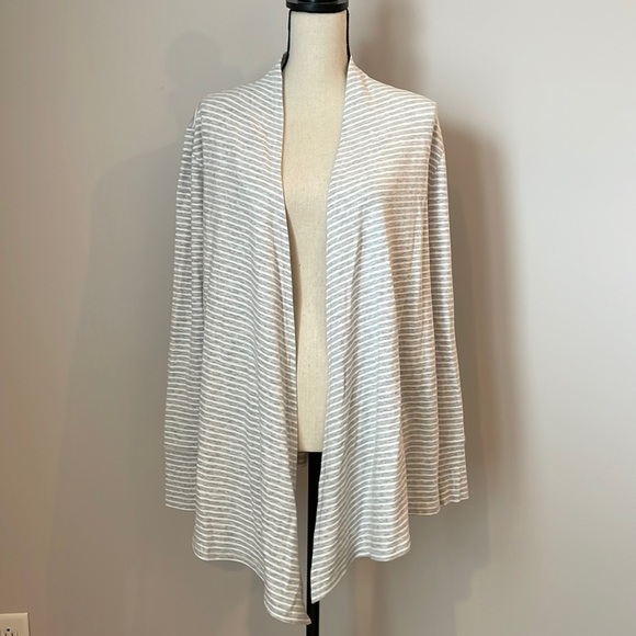 NWT Chico’s Zenergy Stripe Rib Mix Cardigan SZ L Heather Gray Soft and Stretchy - Picture 3 of 13